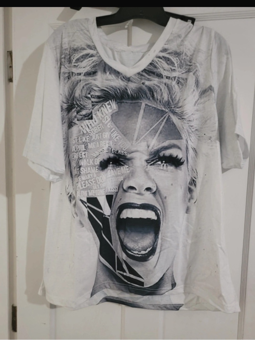 Pink AOP graphic v-neck tee XL